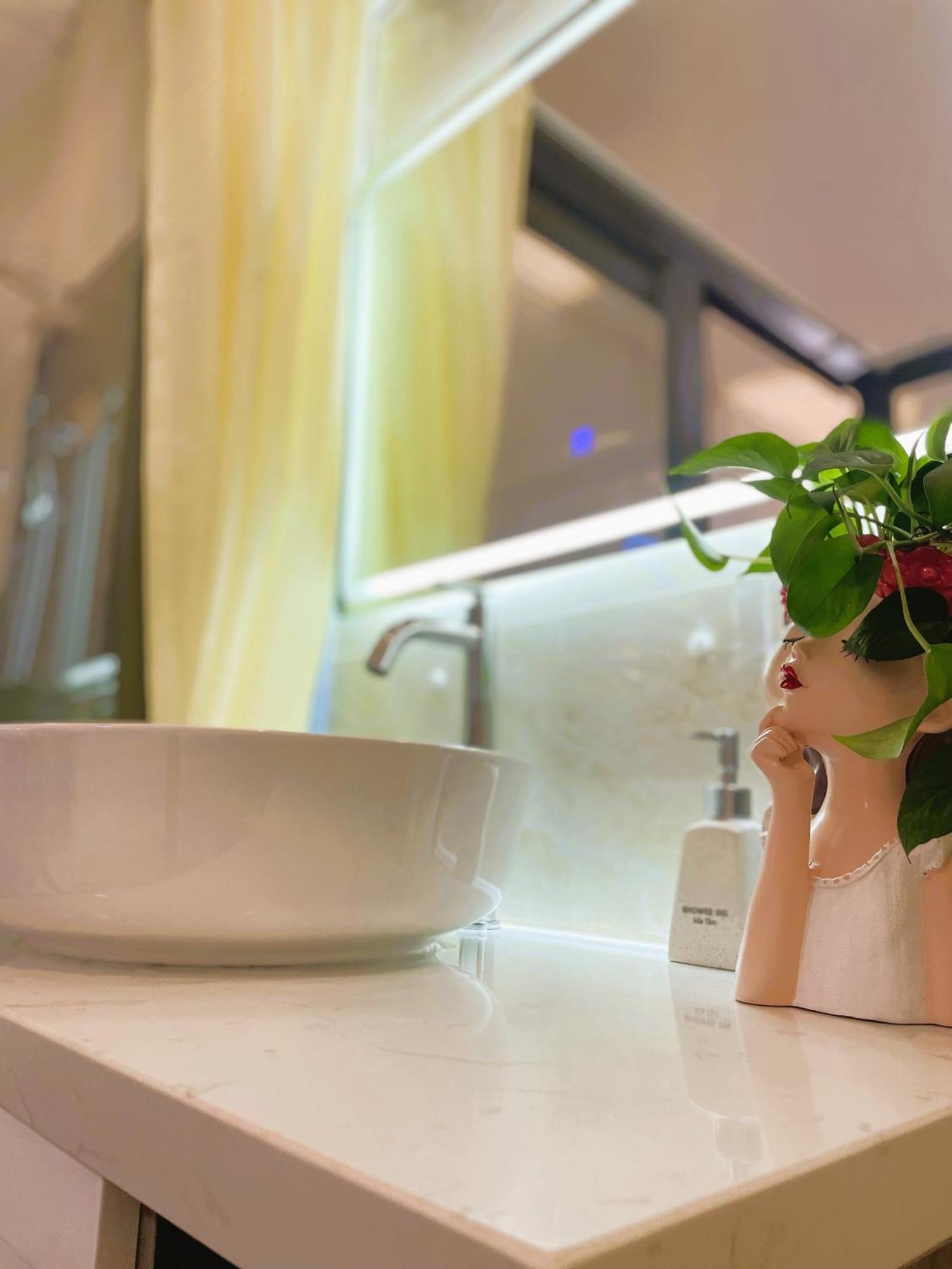 6Even Hotel - Have A Staycation In The Cafe Apartments Building 胡志明市 外观 照片