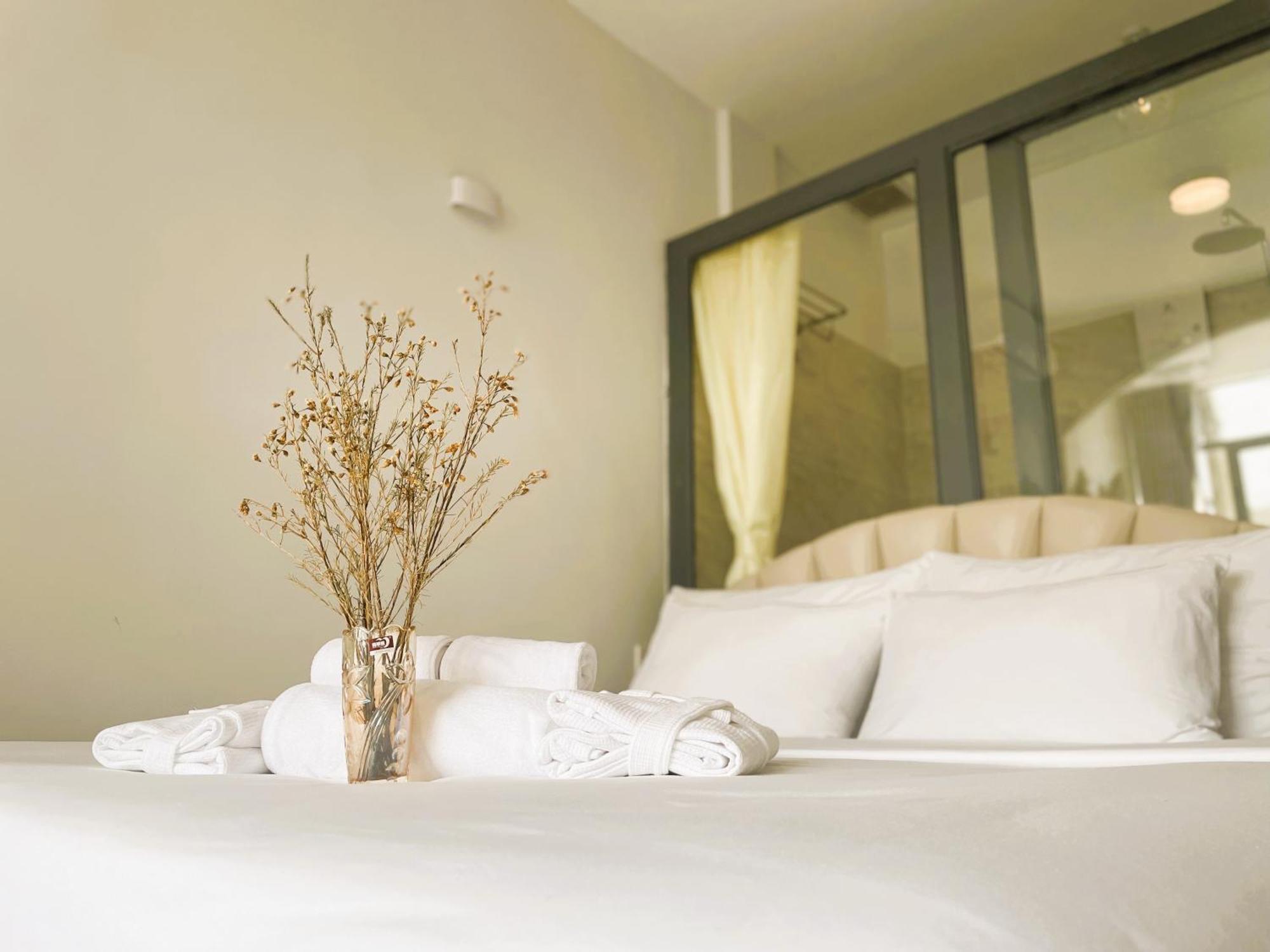 6Even Hotel - Have A Staycation In The Cafe Apartments Building 胡志明市 外观 照片